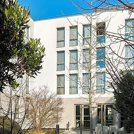 Paris Sud Malabry Hotel 3*